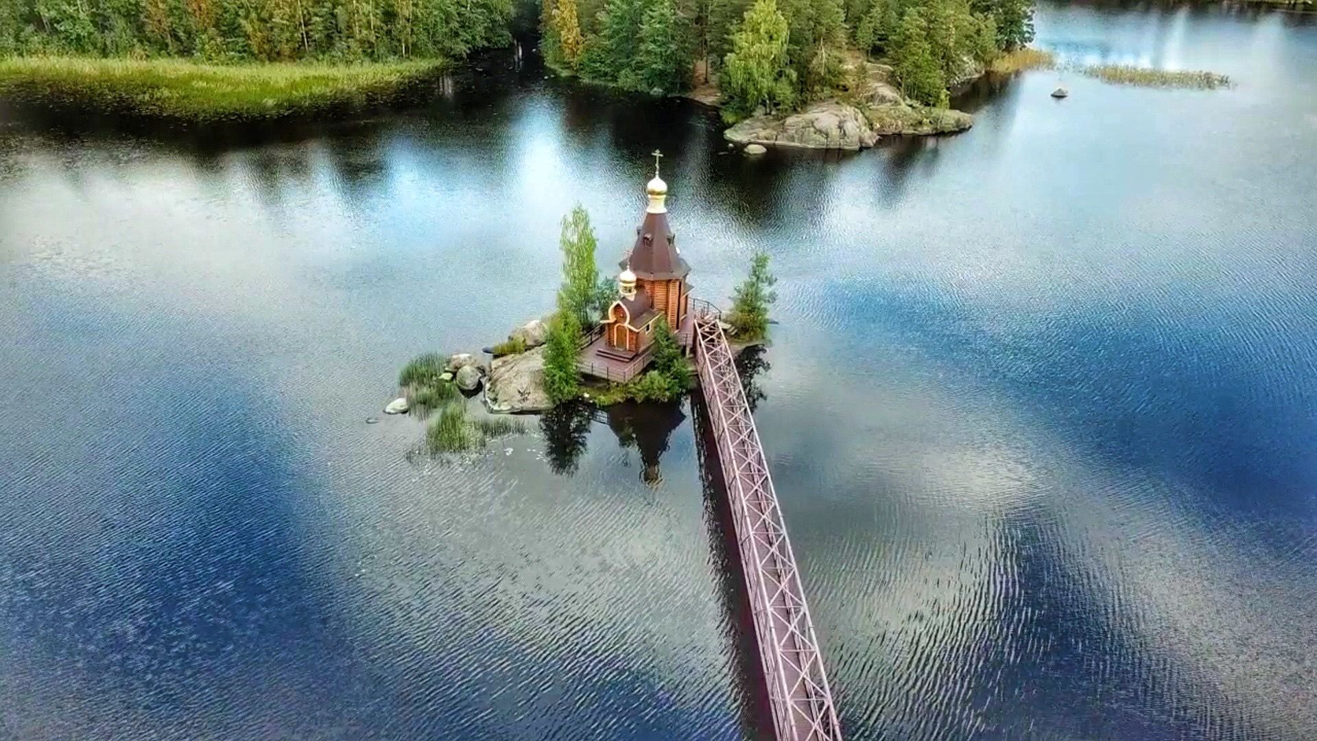 церковь с озером