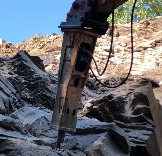 гидромолот indeco 2500 в карьере