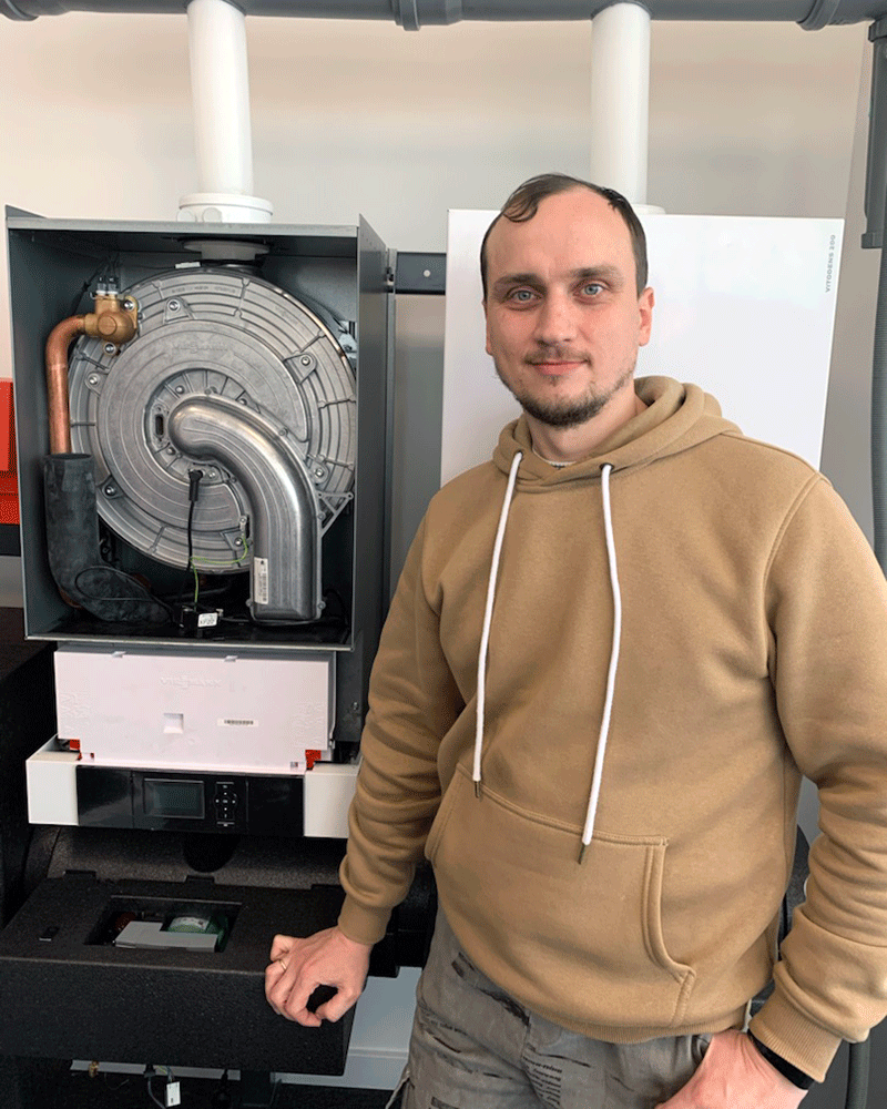 Костоланский Денис