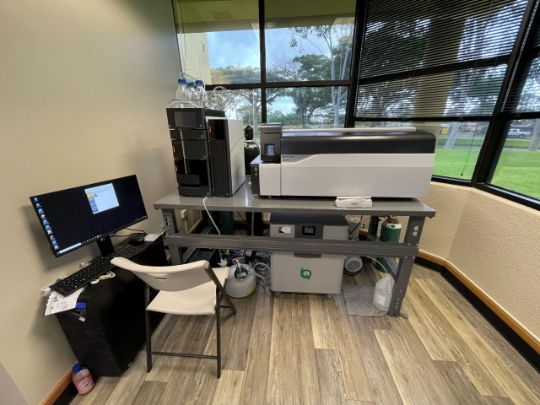 Shimadzu LCMS 8045