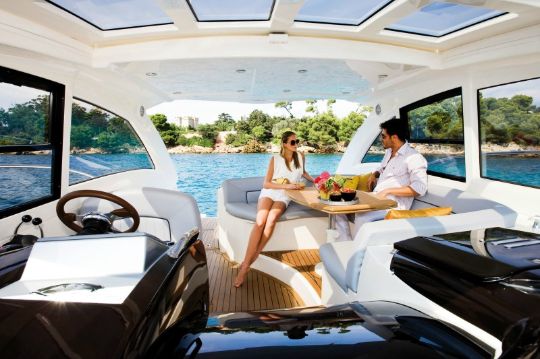 Парусные яхты