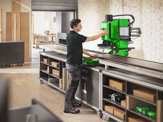 Фрезерная резка листового материала на станке