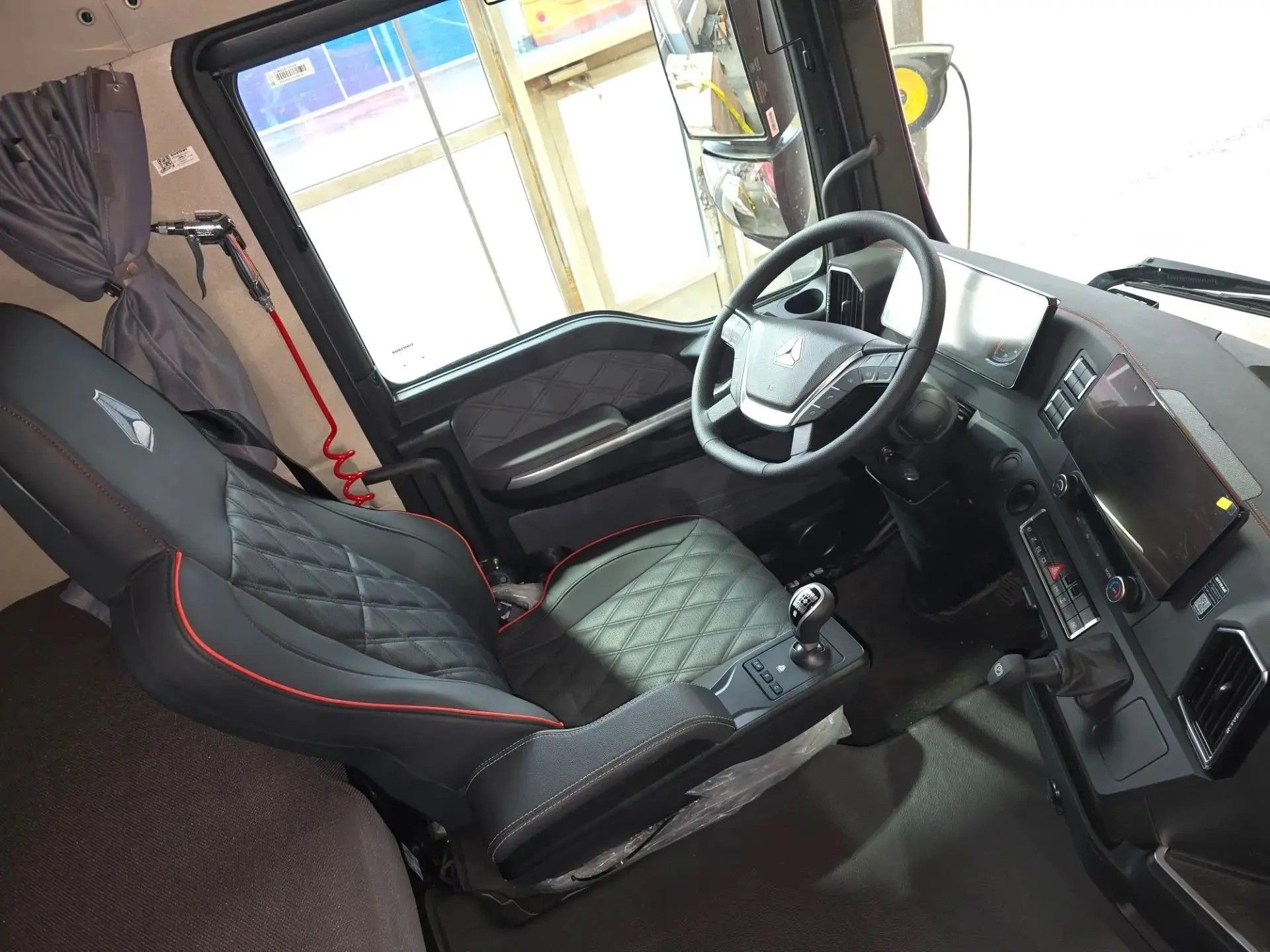 Самосвал SITRAK 8×8