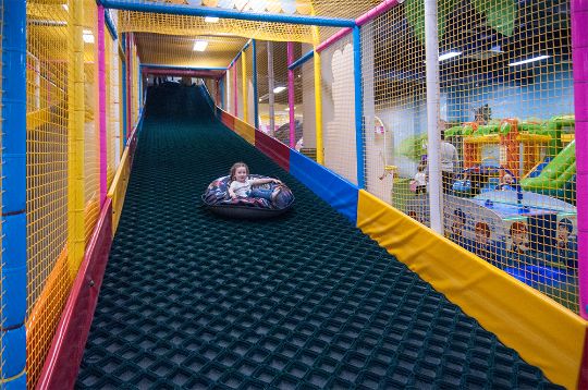 Indoor tubing slide