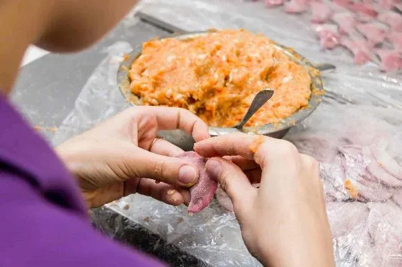 лепка пельменей