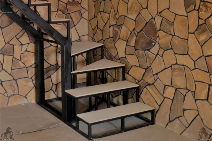 Металлокаркасы лестниц