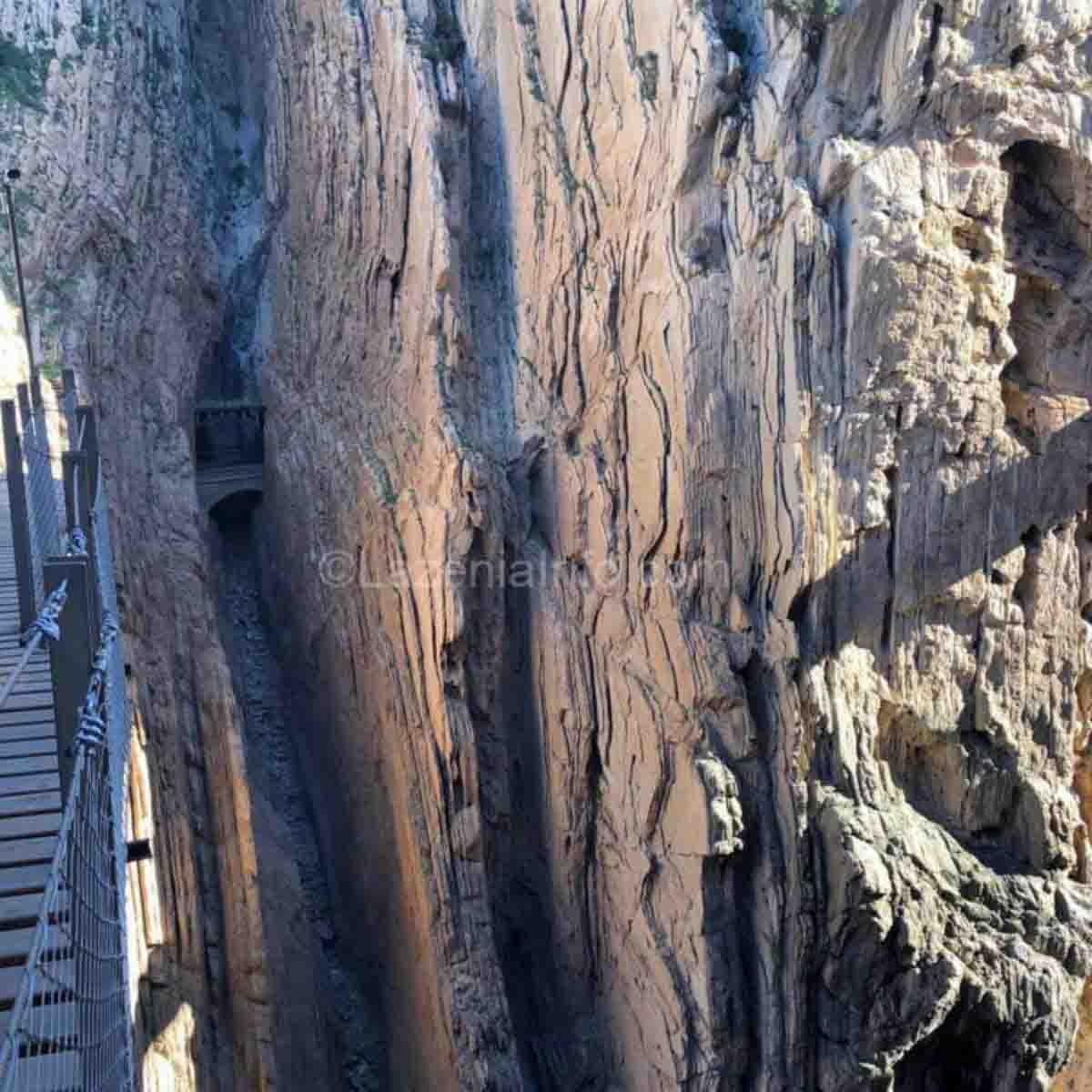 Узкие проходы над пропастью