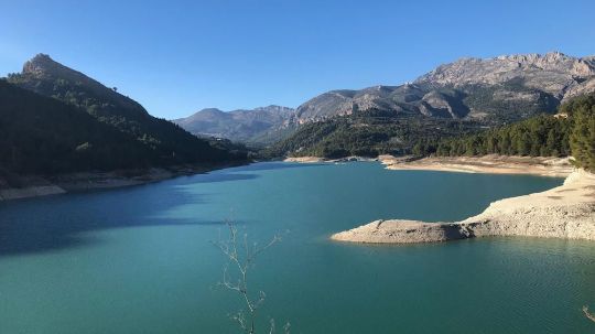 Embalse Guadalest lake pictures