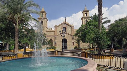 Площадь конституции