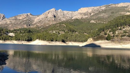 Embalse Guadalest lake photo images