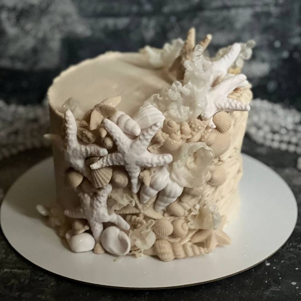 Женский торт на День рождения на 20 лет - 3 кг