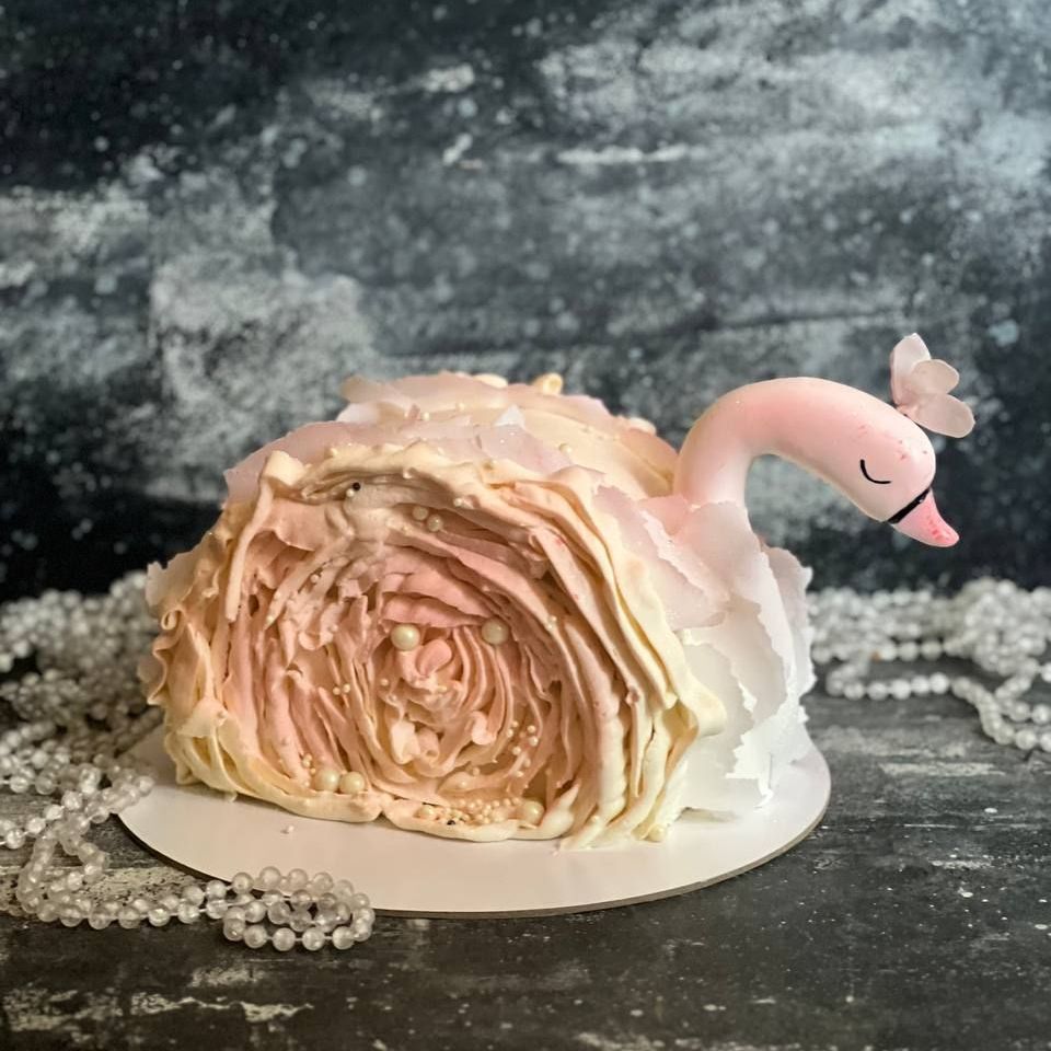 Женский торт на День рождения - 3 кг