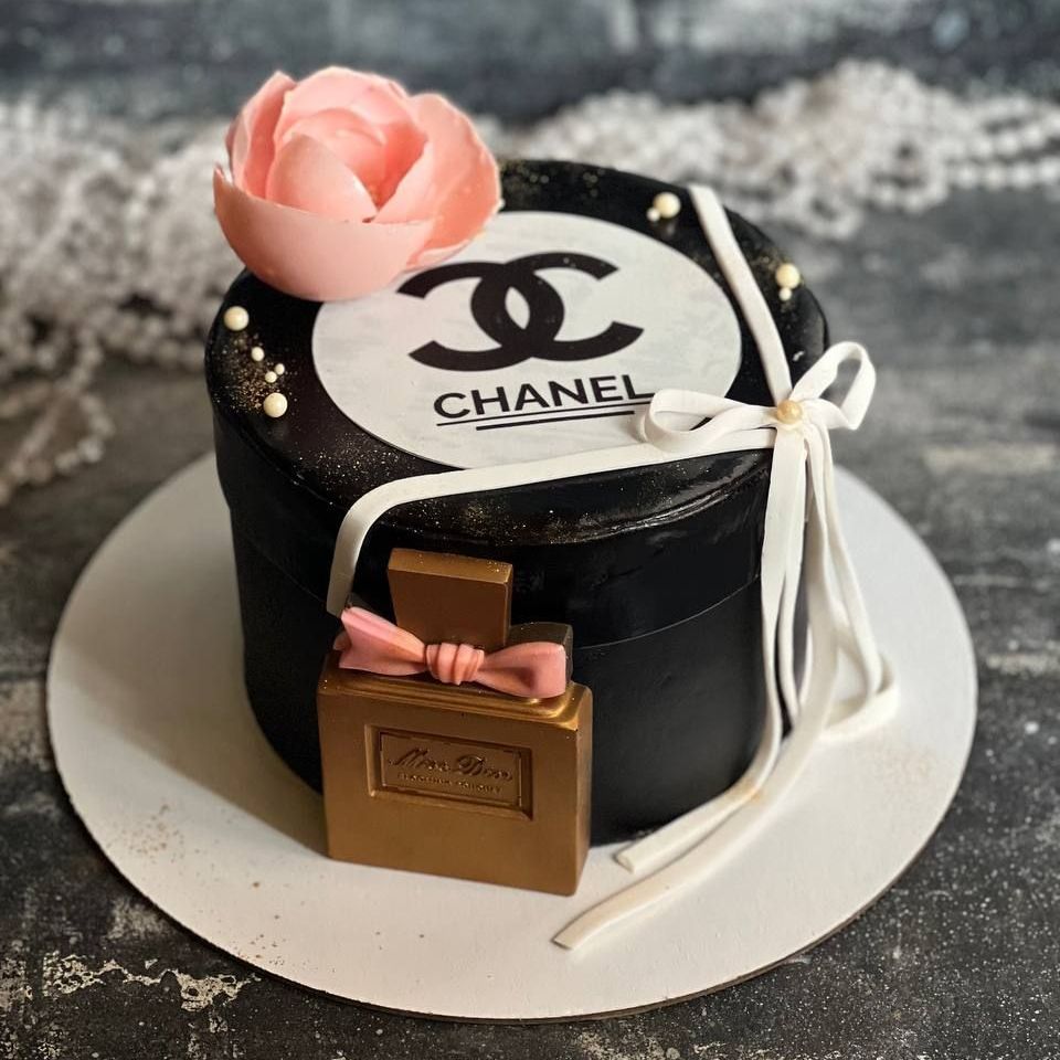 Женский торт на День рождения 36 лет -  2кг