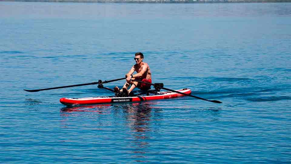 Гребная система RowVista® для академической гребли лицом вперед  на доске Airdeck MOJO 18. Управляемый угол наклона лопасти. Устанавливается на лодки Row on, надувные или жесткие доски SUP, каяки, байдарки, каноэ и гребные лодки. ROWonAIR® - сделано в Австрии.