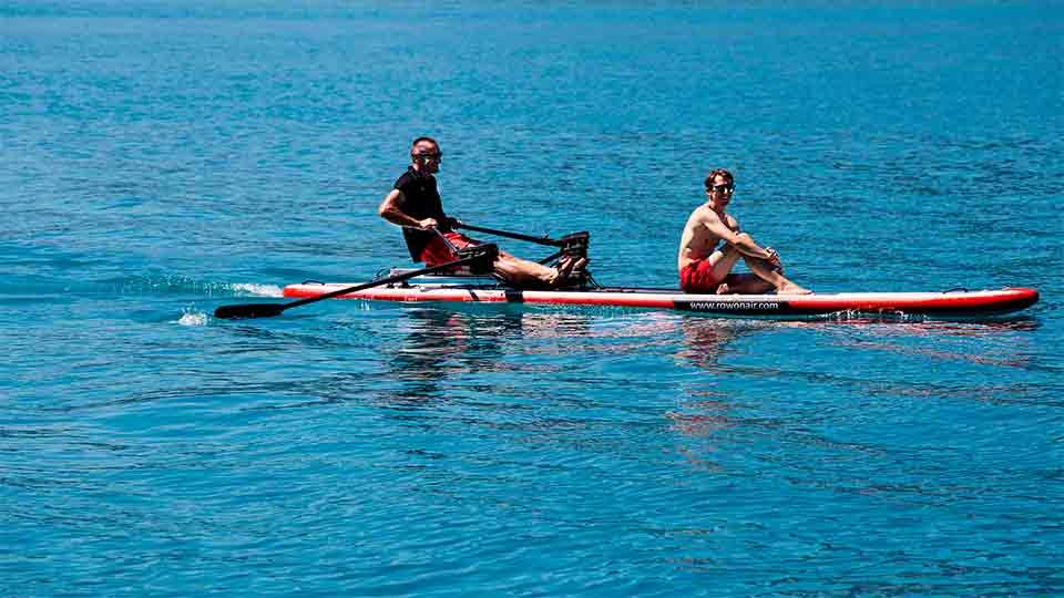 Гребная доска Airdeck DUDE 18 с Hi-tech системой RowVista® для академической гребли лицом вперед. Управляемый угол наклона лопасти. Устанавливается на лодки Row on, надувные или жесткие доски SUP, каяки, байдарки, каноэ и гребные лодки. ROWonAIR® - сделано в Австрии.