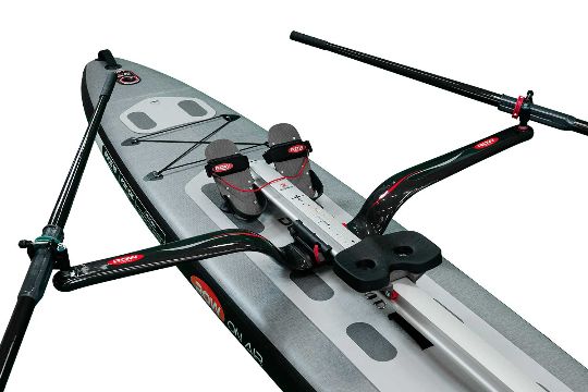 Гребная система с плоским изогнутым аутригером RowMotion® FY на доске Row on. Вы гребете вперед спиной, как в классической академической гребле. Устанавливается на надувные или жесткие SUP, каяки, байдарки, каноэ и гребные лодки. Сделано в Австрии - заказать в России на ROWonAIR.ru