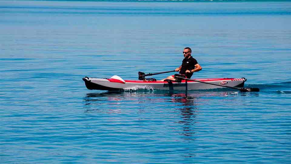 Каяк байдарка Airdeck AIRKAYAK с Hi-tech системой RowVista® для академической гребли лицом вперед. Управляемый угол наклона лопасти. Устанавливается на лодки Row on, надувные или жесткие доски SUP, каяки, байдарки, каноэ и гребные лодки. ROWonAIR® - сделано в Австрии.