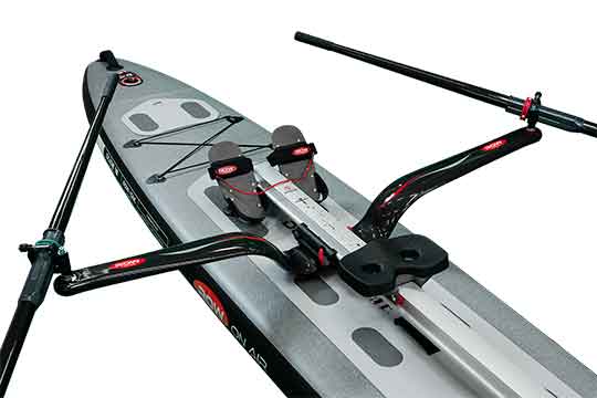 Гребная система с плоским аутригером RowMotion® F на доске Row on. Вы гребете вперед спиной, как в академической гребле. Устанавливается на надувные или жесткие SUP, каяки, байдарки, каноэ и гребные лодки. Сделано в Австрии - заказать в России на ROWonAIR.ru