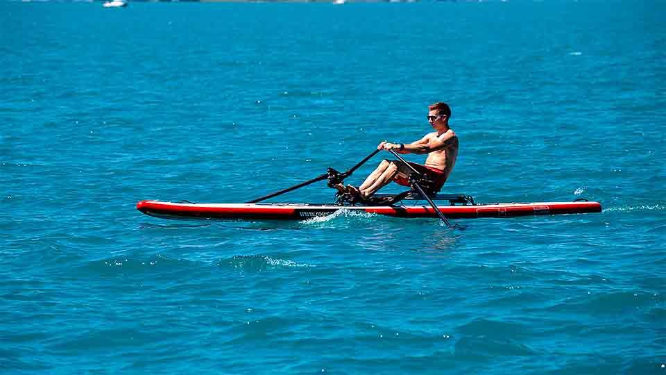 Гребная система RowVista® для академической гребли лицом вперед  на доске Airdeck DUDE 18. Управляемый угол наклона лопасти. Устанавливается на лодки Row on, надувные или жесткие доски SUP, каяки, байдарки, каноэ и гребные лодки. ROWonAIR® - сделано в Австрии.