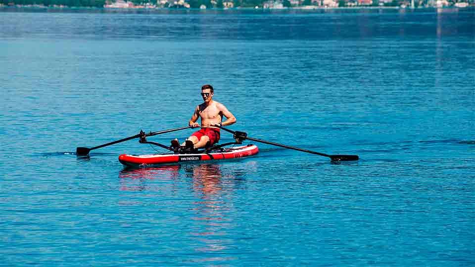 Гребная доска Airdeck MOJO 18 с Hi-tech системой RowVista® для академической гребли лицом вперед. Управляемый угол наклона лопасти. Устанавливается на лодки Row on, надувные или жесткие доски SUP, каяки, байдарки, каноэ и гребные лодки. ROWonAIR® - сделано в Австрии.