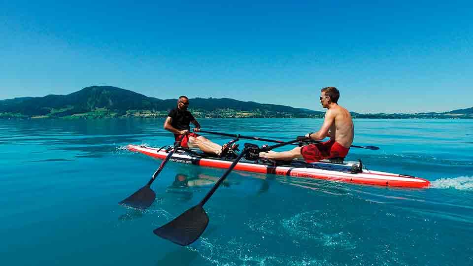 Одновременно две гребные системы: RowMotion® и RowVista® на доске для гребли DUDE 18' ROWonAIR® - это не SUP, а лодка Airdeck для академической гребли с широким диапазоном использования. Сделано в Австрии - доставка по России - официальный представитель ROWonAIR.ru 