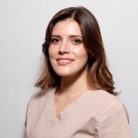 Керамические виниры и коронки,  композитные реставрации - одно из направлений работы Амины Нурмагомедовны. Приём пациентов исключительно с использованием дентального микроскопа.