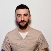 Эстетическая и хирургическая стоматология - восстановление зубов винирами, коронками, имплантация.