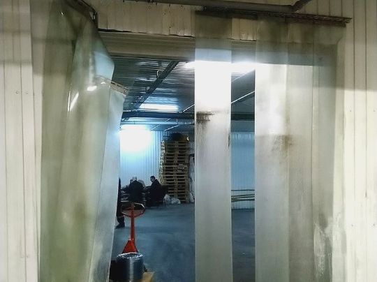 замена рваных полосовых пвх завес