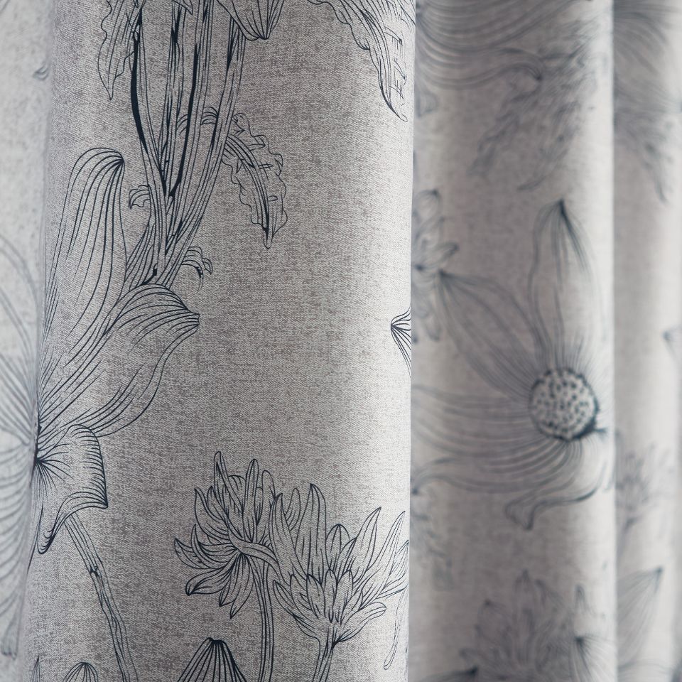 Блэкаут печать: Ромашки