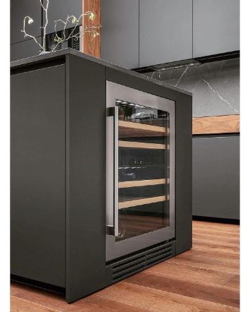 темная кухня с островом 5