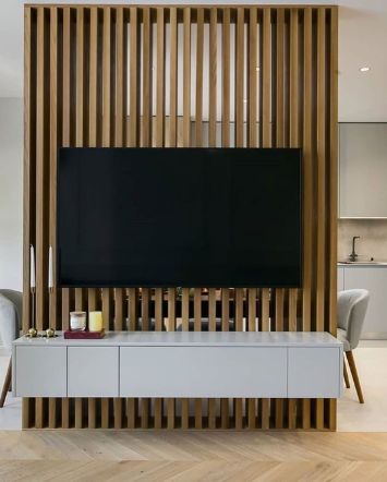 Кухня и гостиная, разделенные перегородкой из бруса 8