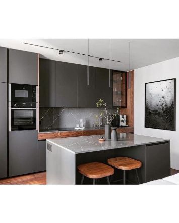 темная кухня с островом 8