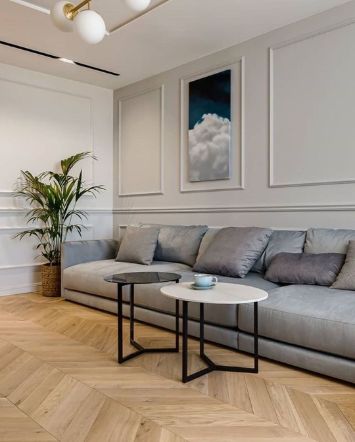 Кухня и гостиная, разделенные перегородкой из бруса 10