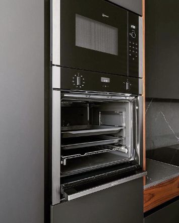 темная кухня с островом 4