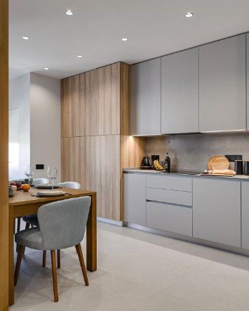 Прихожая с зеркальными фасадами 4