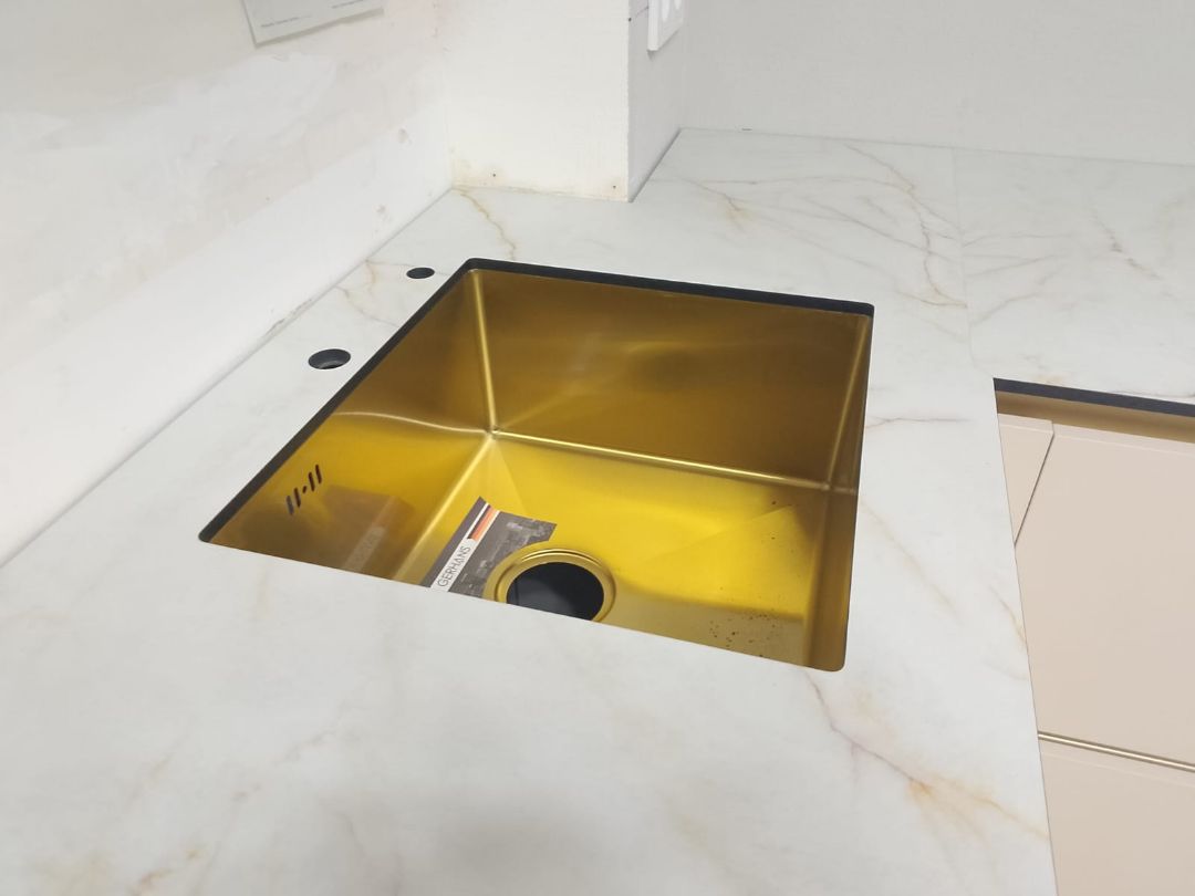 Мойка подклеиваемая снизу столешницы из компакт плиты