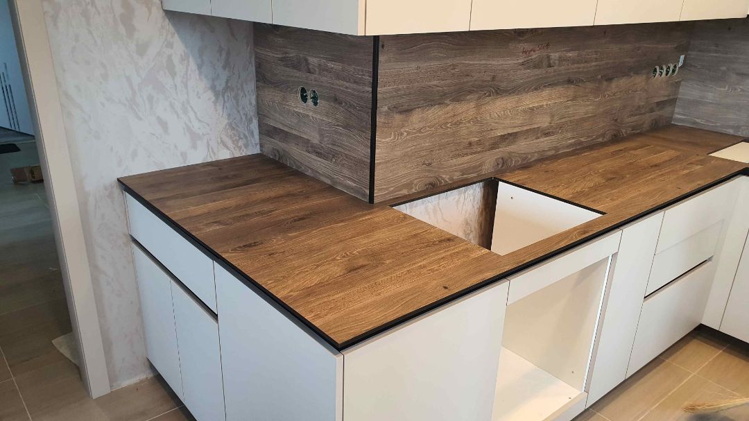 Кухонная столешница из HPL пластика с древесной текстурой