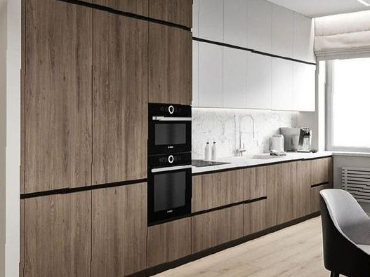 великолепная кухня с фасадами в натуральном шпоне