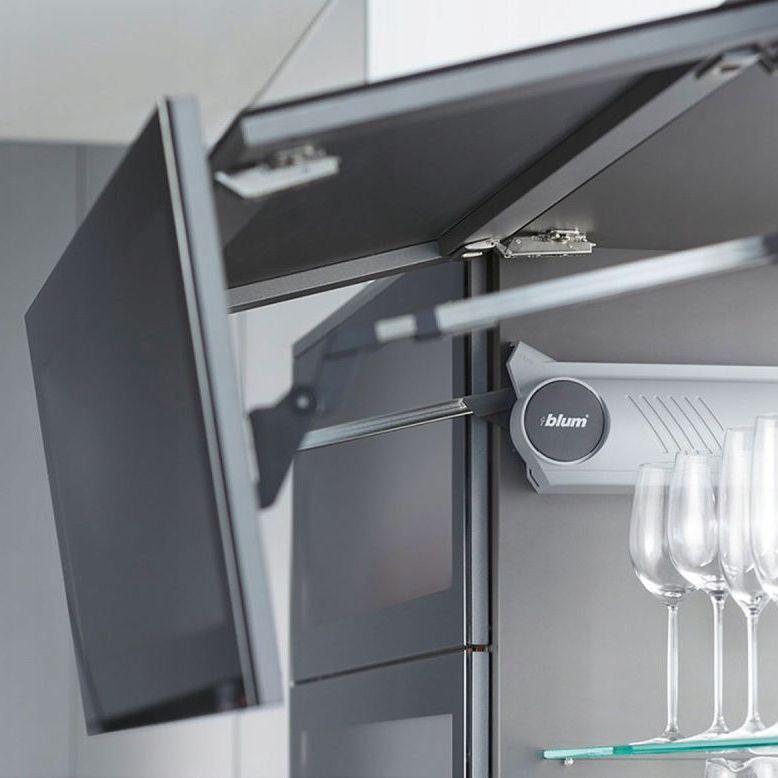 Технологичные механизмы открытия для верхних ящиков кухни