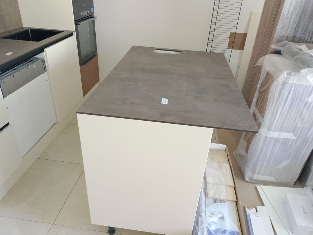 Столешница кухонного острова из компакт плиты (HPL ламината)