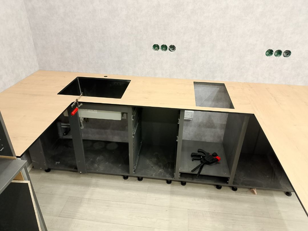 Кухонная столешница с текстурой дерева из компакт плиты Slotex