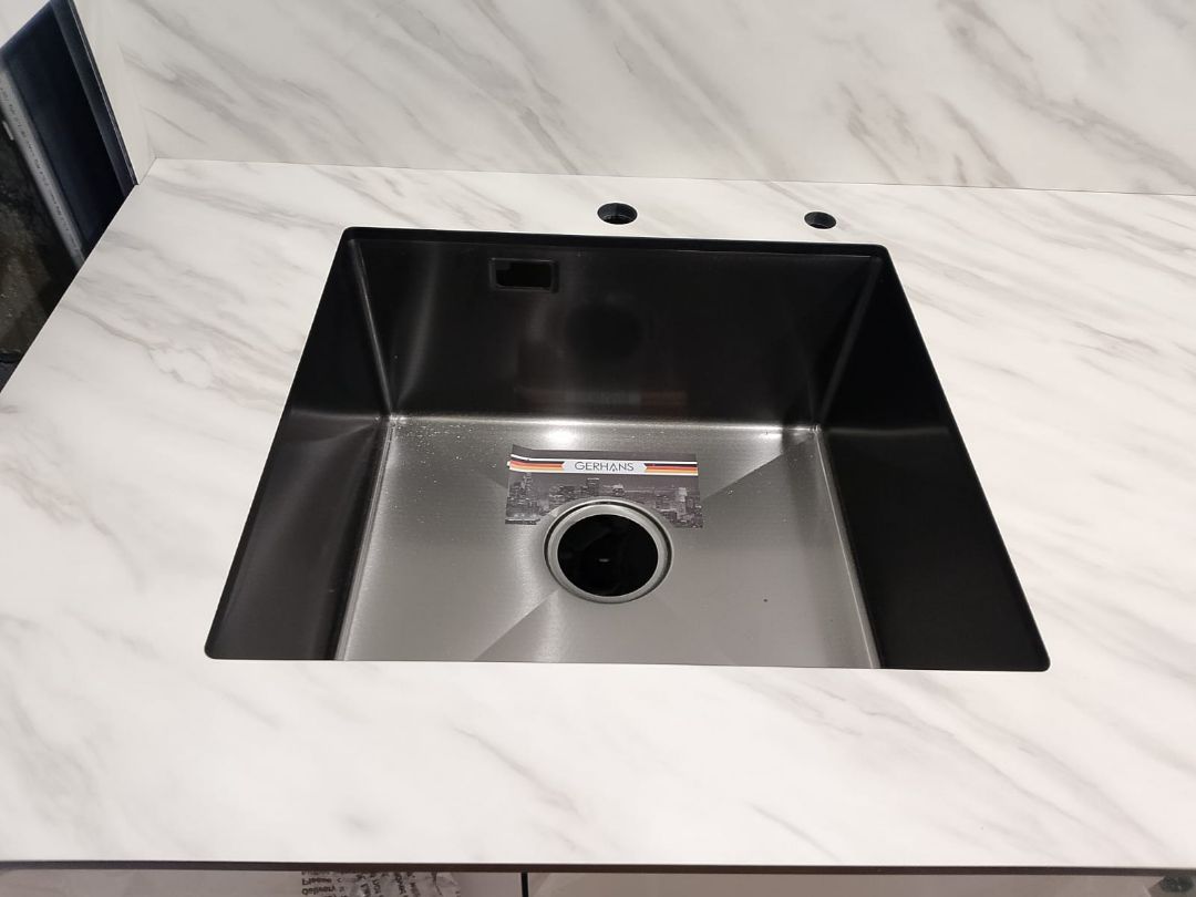 Вырез в компакт плите и крепление мойки снизу столешницы