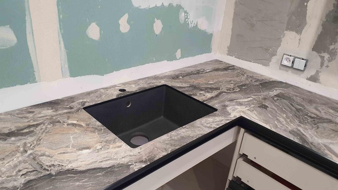 Кухонная угловая столешница и интегрированной раковиной