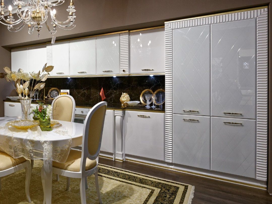 белая дизайнерская кухня с изящной фрезеровкой 