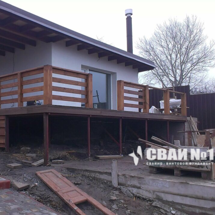 Терраса на винтовых сваях дёшево
