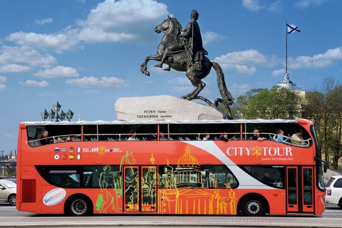 Nextup tour питер. Автобус City Sightseeing Санкт-Петербург. City Tour Санкт-Петербург. Автобус City Tour Санкт-Петербург. Двухэтажные автобусы в Санкт-Петербурге экскурсии по Питеру.