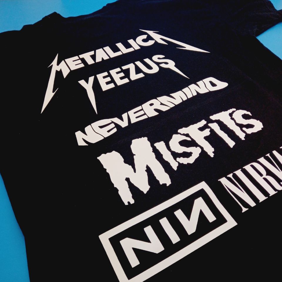 Печать надписи на футболках