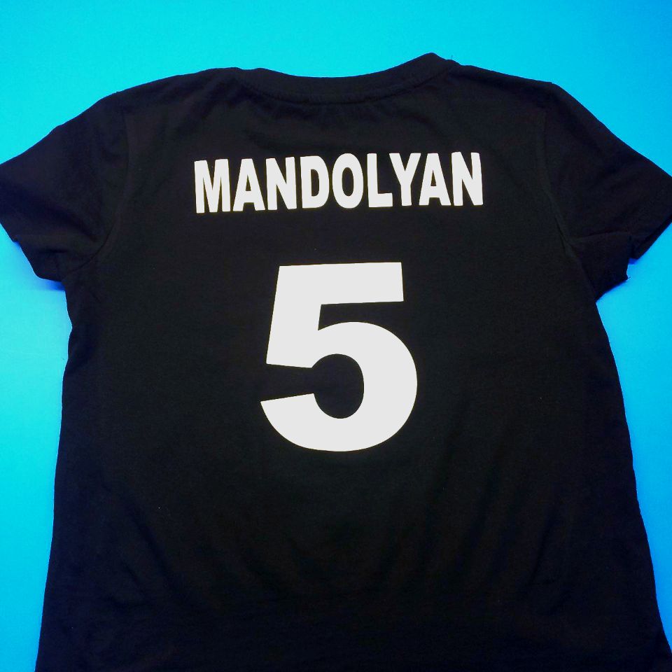 номер и фамилия на футболке