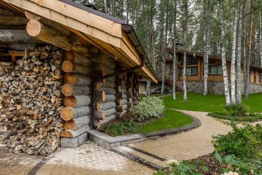 Строительство срубов из карельской сосны кело