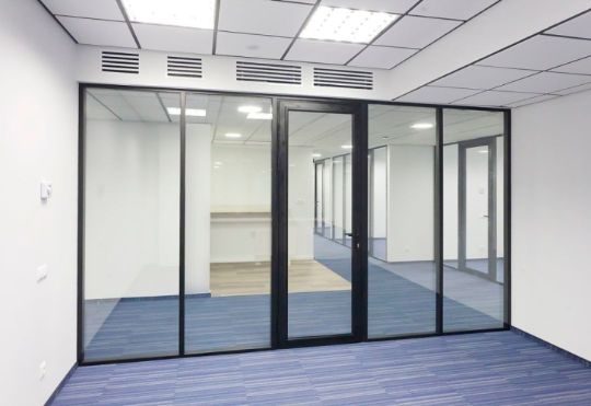 Алюминиевые двери